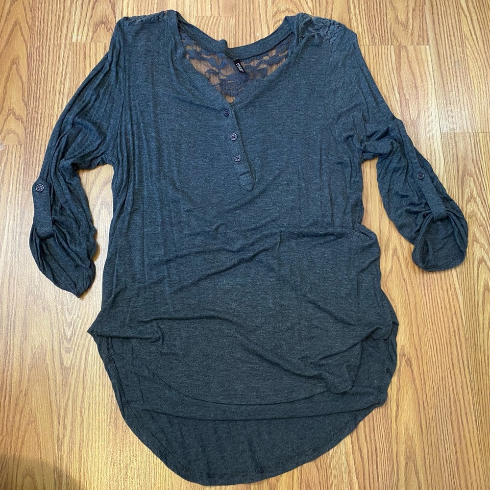Quarter sleeve grey blouse